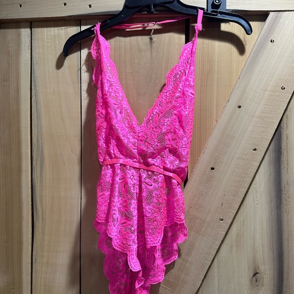 Neon pink lingerie size medium - Picture 2 of 2